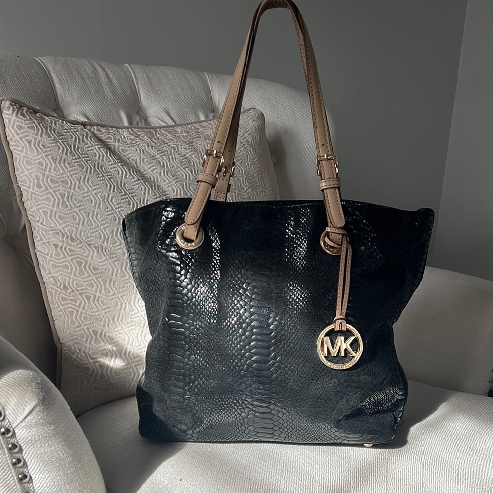 Michael Kors Snakeskin embossed patent Black Tote Bag